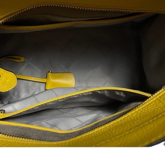 Michael Kors Authentic Hamilton Yellow Citrus Pebbled Leather EUC - Picture 3 of 3